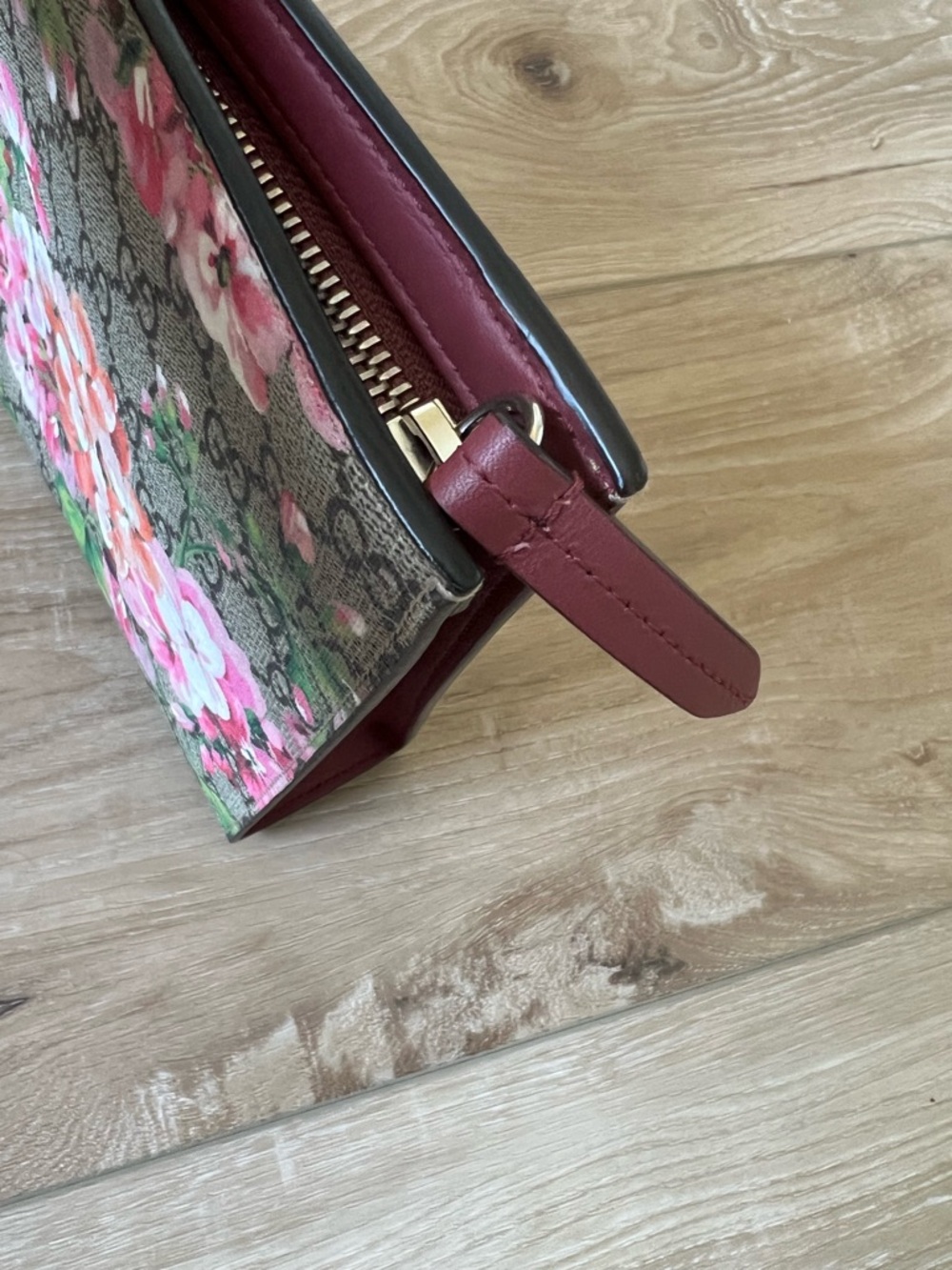 GUCCI *mint Floral GG Supreme Pouch in Pink/Burgundy W/ COA - Picture 10 of 16